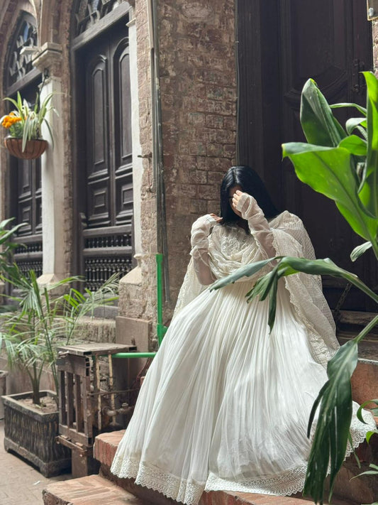 Safaid Rangon Ki Kahani – Kalidaar Dress