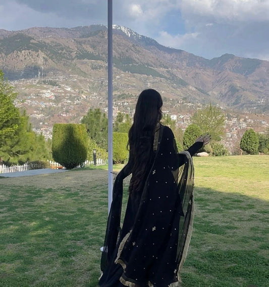 Zarqa-e-Siyah – Black Set with Gold Detailing